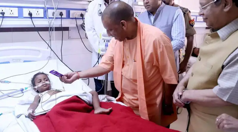 Yogi Adityanath came to meet the girl injured in Lucknow